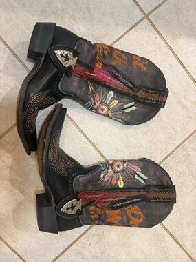 Ariat Black Leather Lace-Up Ankle Boots with Multicolor Feather Embroidery